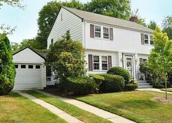 Pre-foreclosure in  Marlin Dr New Haven, CT 06515
