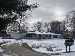 Pre-foreclosure in  Bayview Dr East Peoria, IL 61611