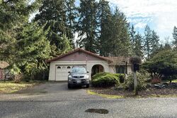 Pre-foreclosure in  63rd Avenue Ct E Puyallup, WA 98373