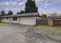 Pre-foreclosure in  Ne 137th Ave Vancouver, WA 98682