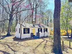 Pre-foreclosure in  Glenn Ave Columbia, SC 29203