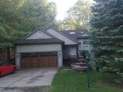 Pre-foreclosure in  QUAIL RIDGE DR Chesterton, IN 46304