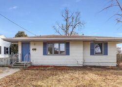 Pre-foreclosure in  E 38TH CT Des Moines, IA 50317