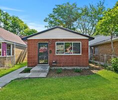 Pre-foreclosure in  S LECLAIRE AVE Chicago, IL 60638