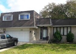 Pre-foreclosure in  INGLESIDE AVE South Holland, IL 60473