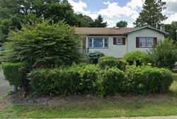Pre-foreclosure in  ARLINGTON AVE Cliffwood, NJ 07721