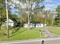 Pre-foreclosure in  Fremont Rd East Syracuse, NY 13057