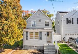 Pre-foreclosure in  Loring Ave Edison, NJ 08817
