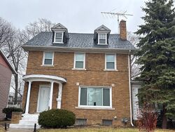 Pre-foreclosure in  W Outer Dr Detroit, MI 48223