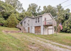 Pre-foreclosure in  Mcinerney St Alton, IL 62002