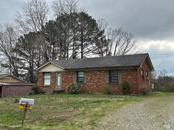 Pre-foreclosure in  Mimosa Dr Springfield, TN 37172