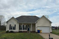Pre-foreclosure in  Chasefield Ave Bowling Green, KY 42104