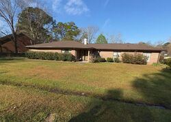 Pre-foreclosure in  Swan Lake Dr Jackson, MS 39212