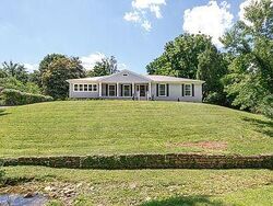 Pre-foreclosure in  Canoe Ln Louisville, KY 40207