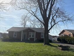 Pre-foreclosure in  Lexington Dr Fairview Heights, IL 62208