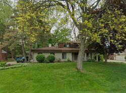  Woodbridge Dr, Utica MI
