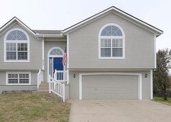 Pre-foreclosure in  Timbercreek Dr Belton, MO 64012