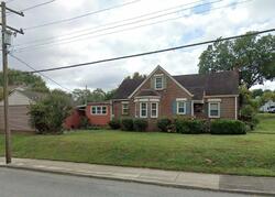  W Church St, Mount Airy NC