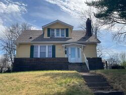 Pre-foreclosure in  Sherland Ave Saint Louis, MO 63114