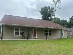 Pre-foreclosure in  Sinclair Ave South Roxana, IL 62087