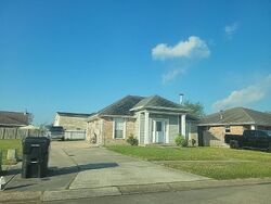 Pre-foreclosure in  Ehrhard Dr Meraux, LA 70075