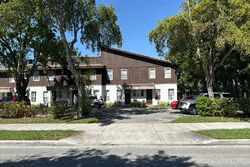  Woodside Dr , Pompano Beach FL