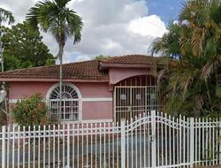  W 30th Ln, Hialeah FL