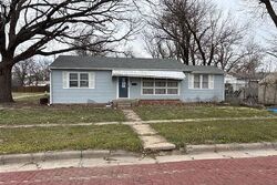 Pre-foreclosure in  S Poplar St Newton, KS 67114