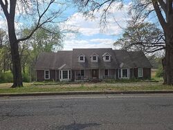 Pre-foreclosure in  Woodmont Dr Tuscumbia, AL 35674