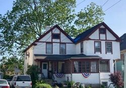 Pre-foreclosure in  ALGER PL New London, CT 06320