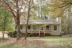 Pre-foreclosure in  Robin Way Ct Sw Marietta, GA 30064