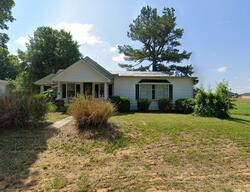 Pre-foreclosure in  Ayers Ln Scottsville, KY 42164