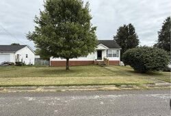 Pre-foreclosure in  Eagle Dr Lawrenceburg, KY 40342