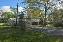 Pre-foreclosure in  Dupard St Mandeville, LA 70448