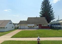 Pre-foreclosure in  Vermont Ln Levittown, PA 19054