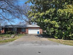 Pre-foreclosure in  W Bennett St Nixa, MO 65714