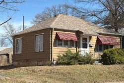 Pre-foreclosure in  Oak St Bettendorf, IA 52722