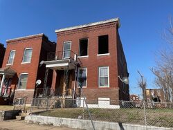 Pre-foreclosure in  Farlin Ave Saint Louis, MO 63115