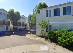 Pre-foreclosure in  Se 81st Ave Portland, OR 97206