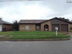 Pre-foreclosure in  Crescent Ln Wichita Falls, TX 76306