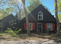 Pre-foreclosure in  Woods Hole Ln Folsom, LA 70437