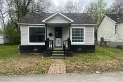 Pre-foreclosure in  Barnes Dr Trenton, TN 38382