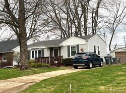 Pre-foreclosure in  Doris St Livonia, MI 48154