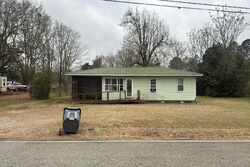 Pre-foreclosure in  Old Stage Rd Sw Milledgeville, GA 31061