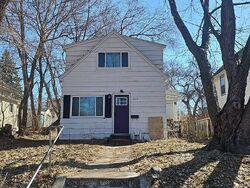 Pre-foreclosure in  24th Ave Se Minneapolis, MN 55414