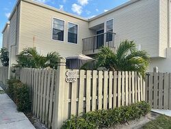 Pre-foreclosure in  Shakerwood Ln West Palm Beach, FL 33414