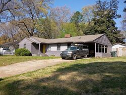 Pre-foreclosure in  Crossover Ln Memphis, TN 38117