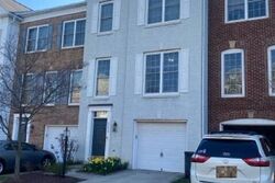 Pre-foreclosure in  Terra Cotta Cir Herndon, VA 20171