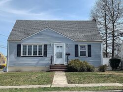 Pre-foreclosure in  Midfield Rd Colonia, NJ 07067