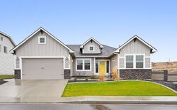 Pre-foreclosure in  W 33rd Pl Kennewick, WA 99338